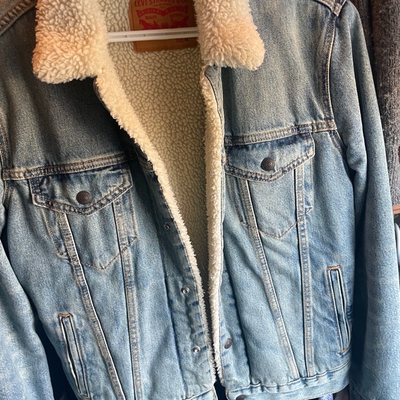 Levi's Jackets & Blazers - Levi’s trucker Sherpa jacket